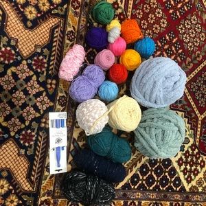 Lots of mixed yarn And crochet hook set